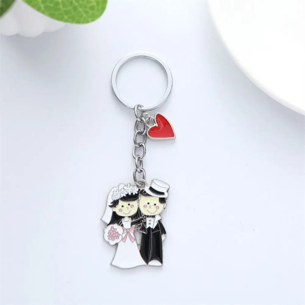 Lovely Enamel Bride Keychains Heart Love Get Married Bridegroom Keychains Metal Wedding Dress Couple Key Ring Souvenir