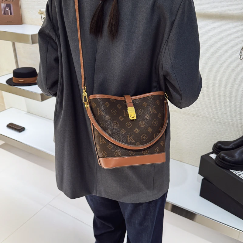 

New Trendy Women's Zipper Crossbody Bag Classic Design Shoulder Bag Elegant And Fashionable Casual Handbag