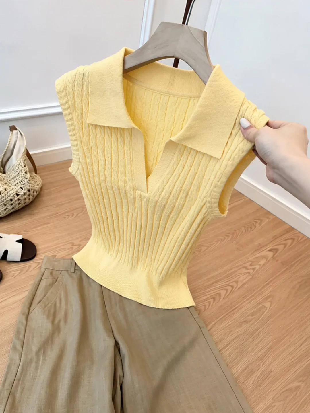 Summer 2026 Women's Comfortable Soft Ice Silk Knitted Vest Sleeveless Top Korean Style Slim Fit Pure Color Commute Fashion