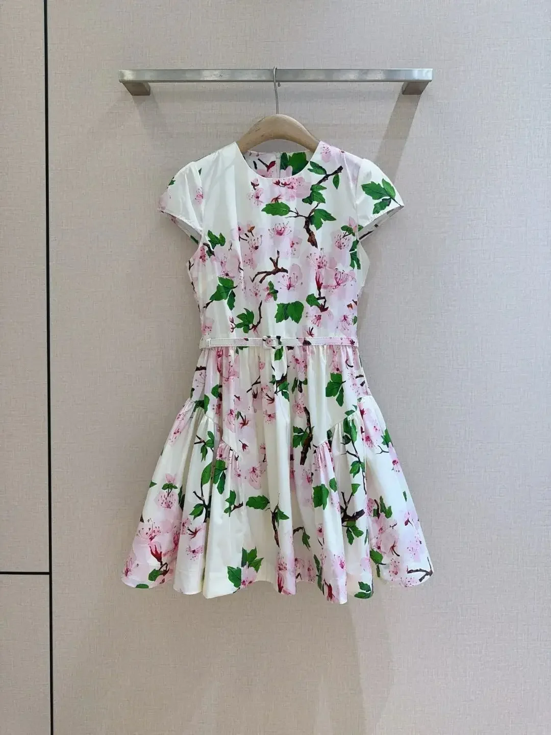 Sommer Neue Rosa Grün Pfirsich Blüte Drucken Kurzes Kleid Elegante Rundhals Ärmelloses Plissee Saum Baumwolle Kleid frauen Tragen