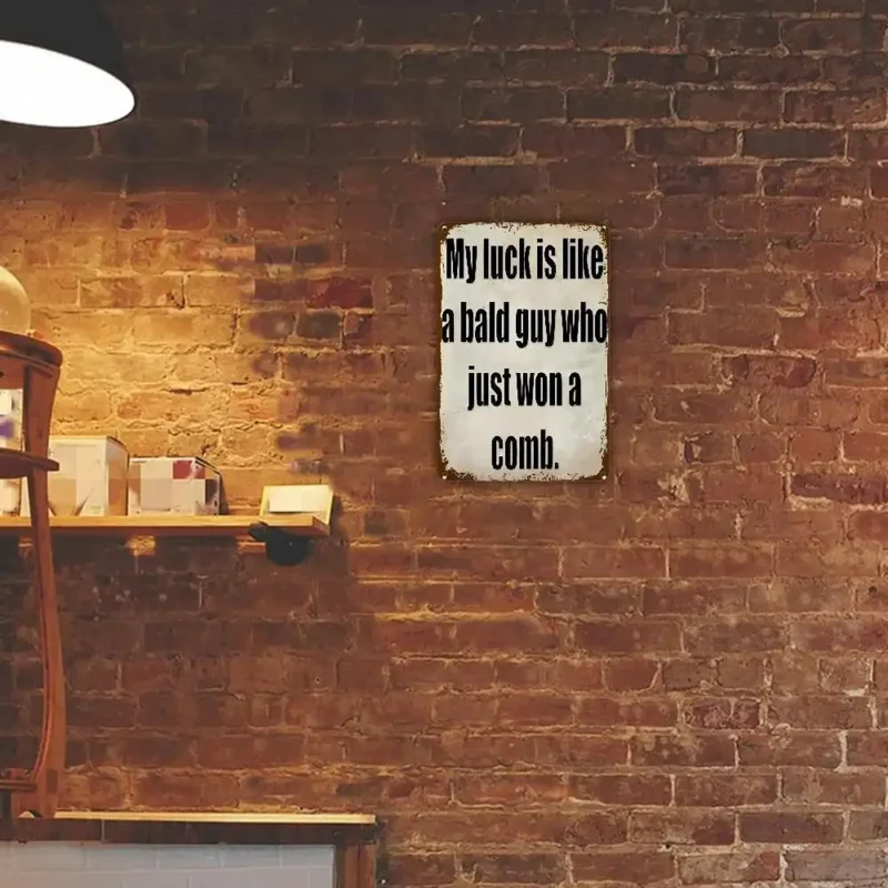 لافتة حائط معدنية مضحكة عتيقة "حظتي يشبه الرجل الأصلع الذي فوزت فيه مشطًا" - ديكور ريفي من الألومنيوم