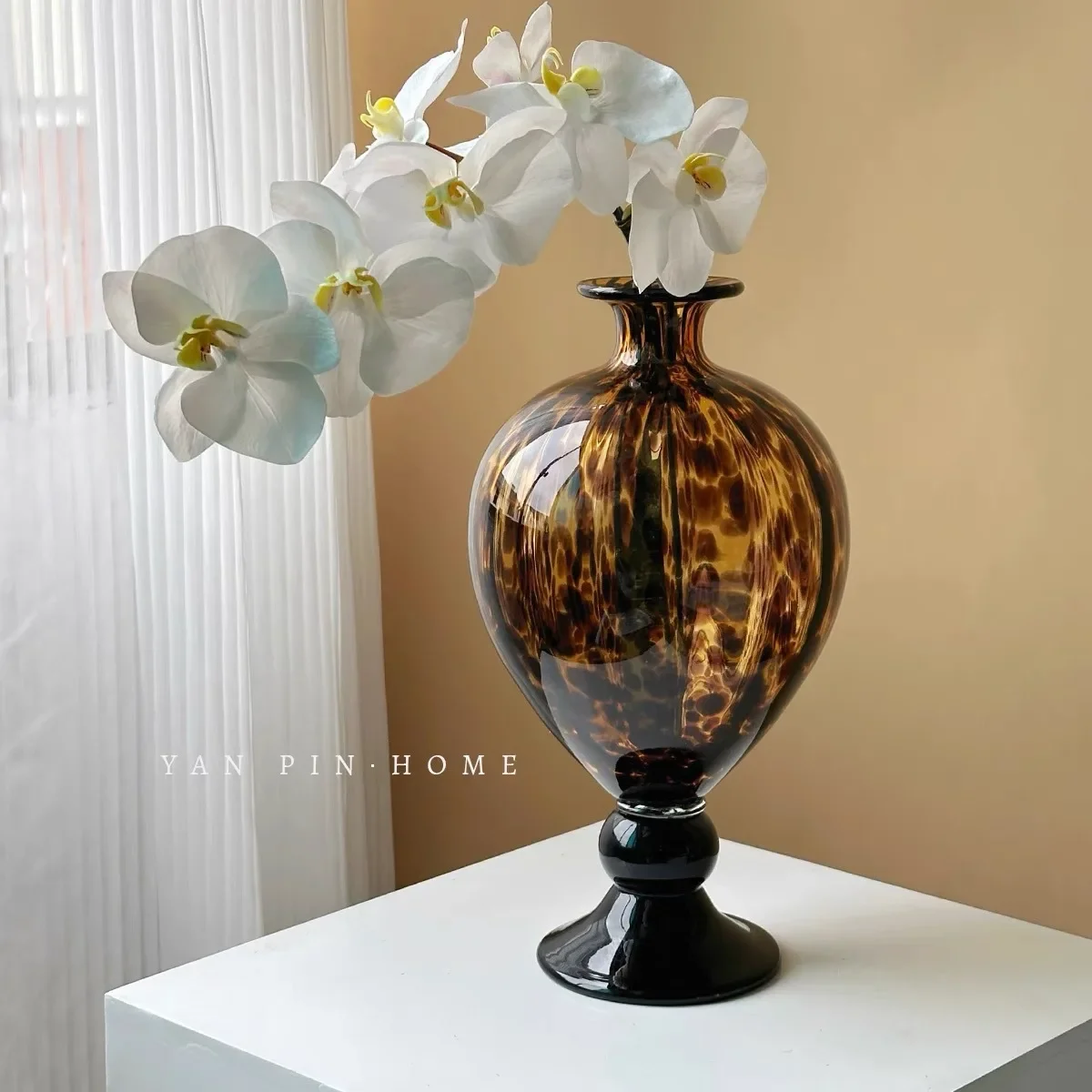 Medieval vase light luxury high-end home ornament leopard print flower ware art soft water raising flowers plant bottle