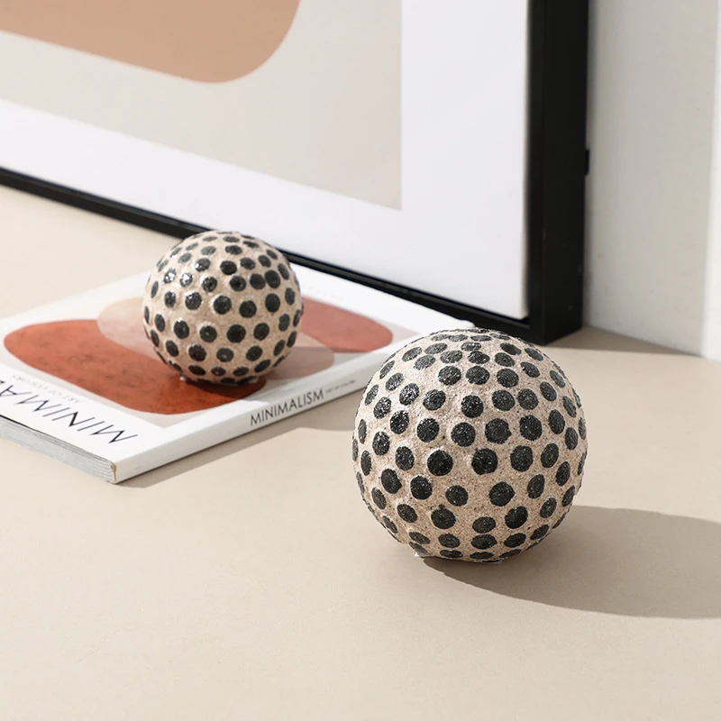 Wabi-sabi vintage hand-painted polka dot ceramic ornament for model homes, guesthouses, living rooms