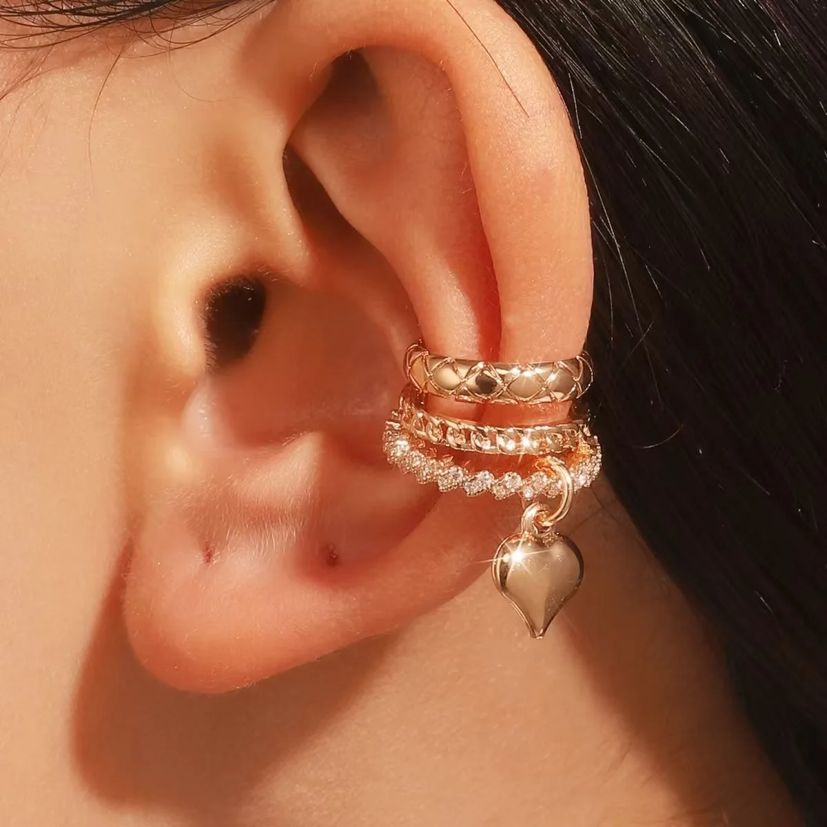Punk Fashion Crystal Heart Ear Clip Earrings For Women 2026 Trending New Ear Cuffs Without Hole Single Fake Zircon Earrings Gift