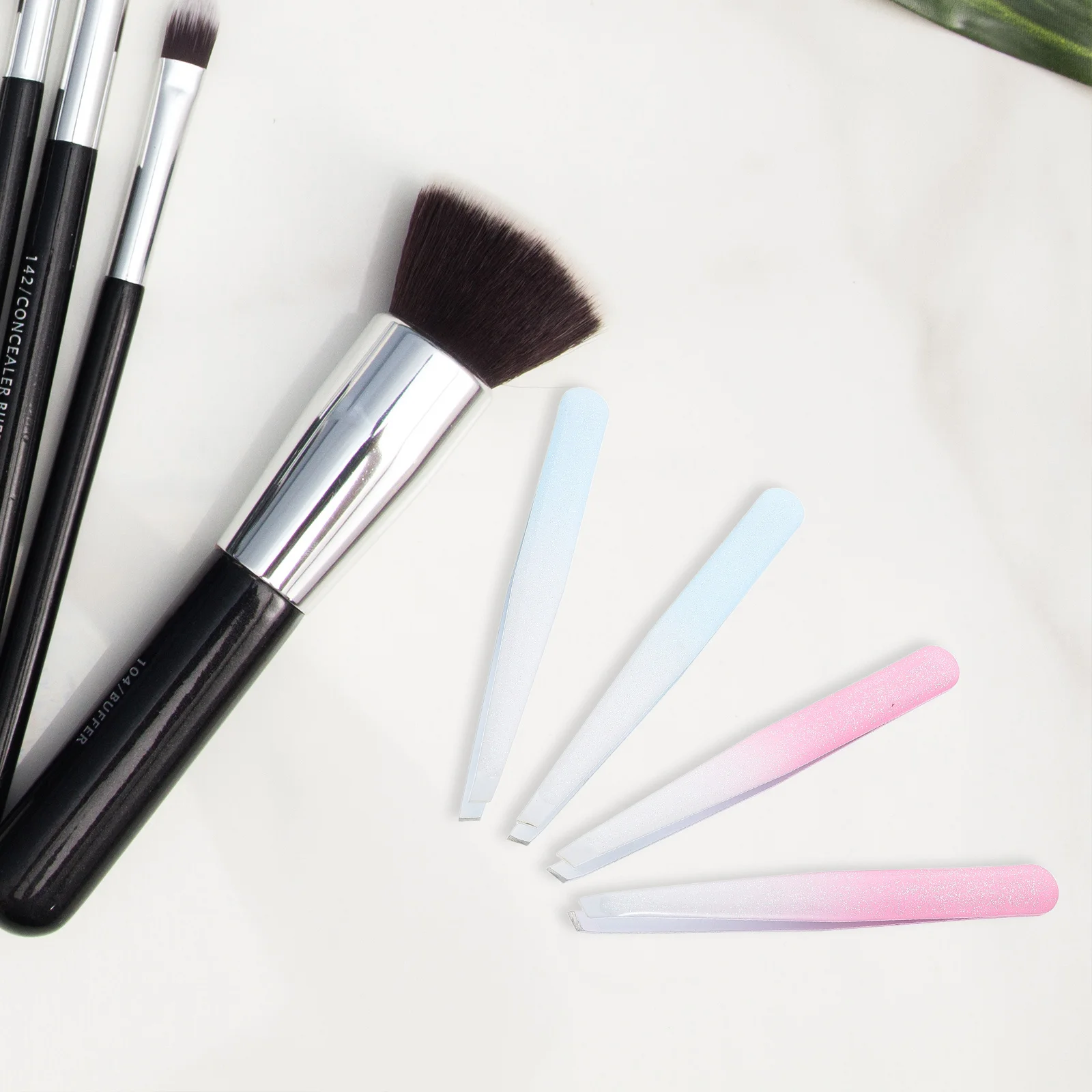 Pinça profissional de ponta inclinada, 4 unidades, aparador de sobrancelha, remoção de pelos faciais, design elegante com glitter, acessório de beleza versátil