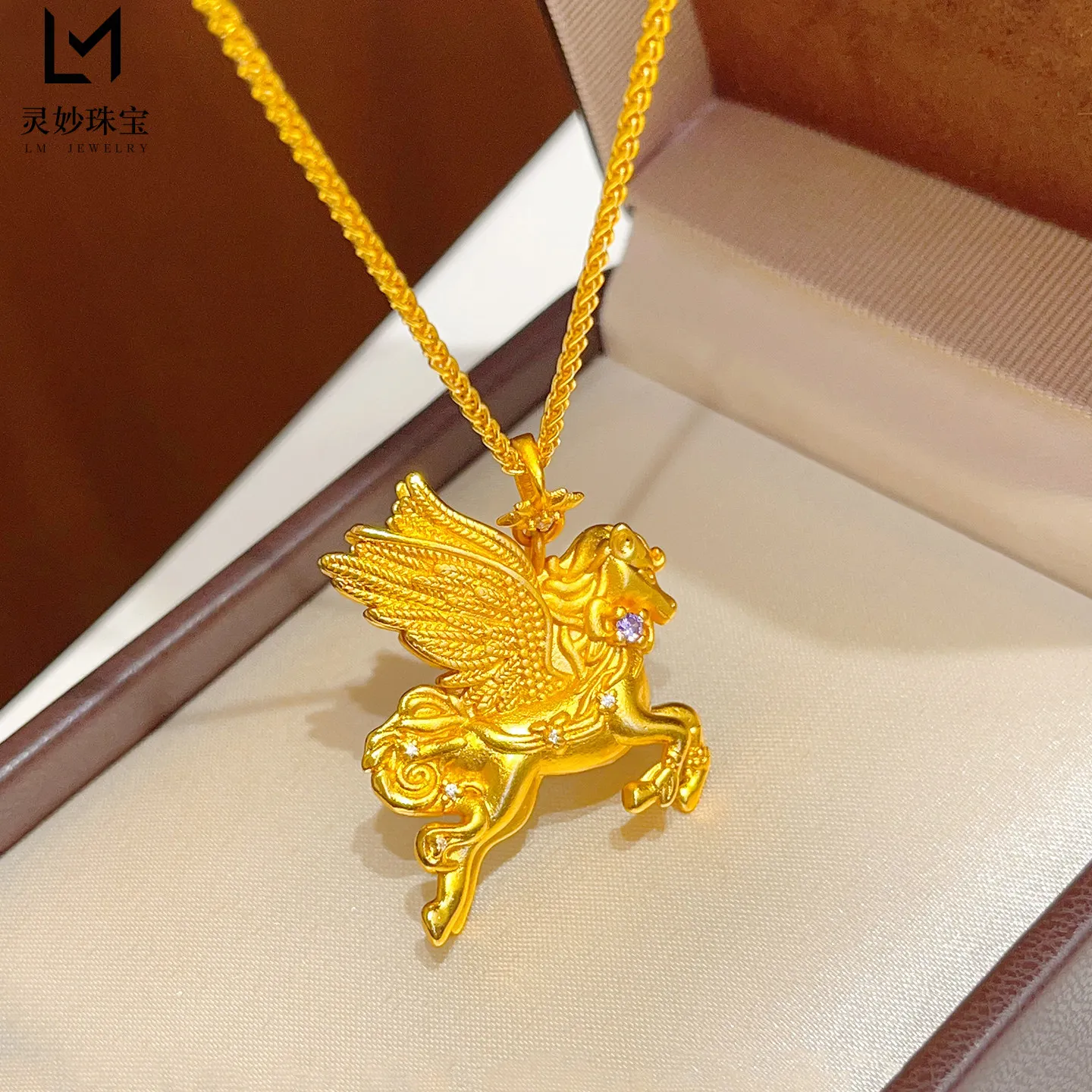 

Precious Pendant Women's 24K Gold AU999 - Romantic Star & Pegasus, Exquisite Diamond Inlay, Friend Gift Option