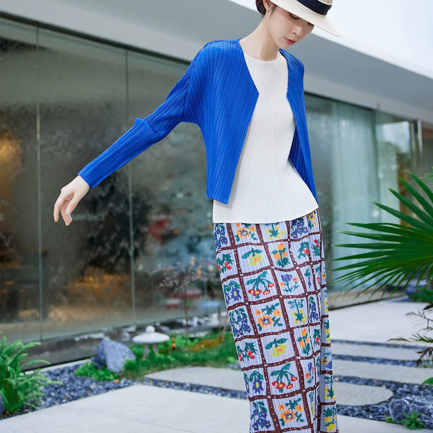 

Комплект женский: кардиган и юбка-полусолнце с плиссировкой, новый стиль, коллекция Весна/Лето 2026, люксовая мода, синий, с принтом, свободный крой