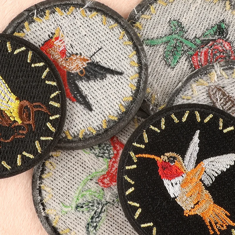 Вышитые-нашивки-аппликации-круглые-с-изображением-животных-и-цветов-пришивные-приклеиваемые-для-одежды-головных-уборов-декора-своими-руками-Олень-Роза-Пчела