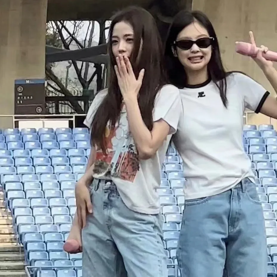 นิชเกาหลี! Jennie เสื้อยืดแขนสั้นสำหรับผู้หญิง, เสื้อยืดเข้ารูปไหล่เรียบง่าย