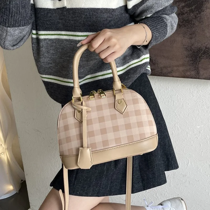 

Trendy Fashion Messenger Bag With Solid Color Business Leisure Style Elegant Touch And Large Capacity