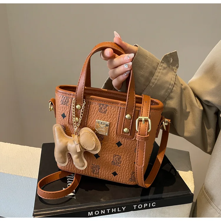 

2025 Retro Graffiti Bear Bucket Bag - PU Leather Multi-Pocket Crossbody Shoulder Bag for Women, Chic Office Commute & Minimalist
