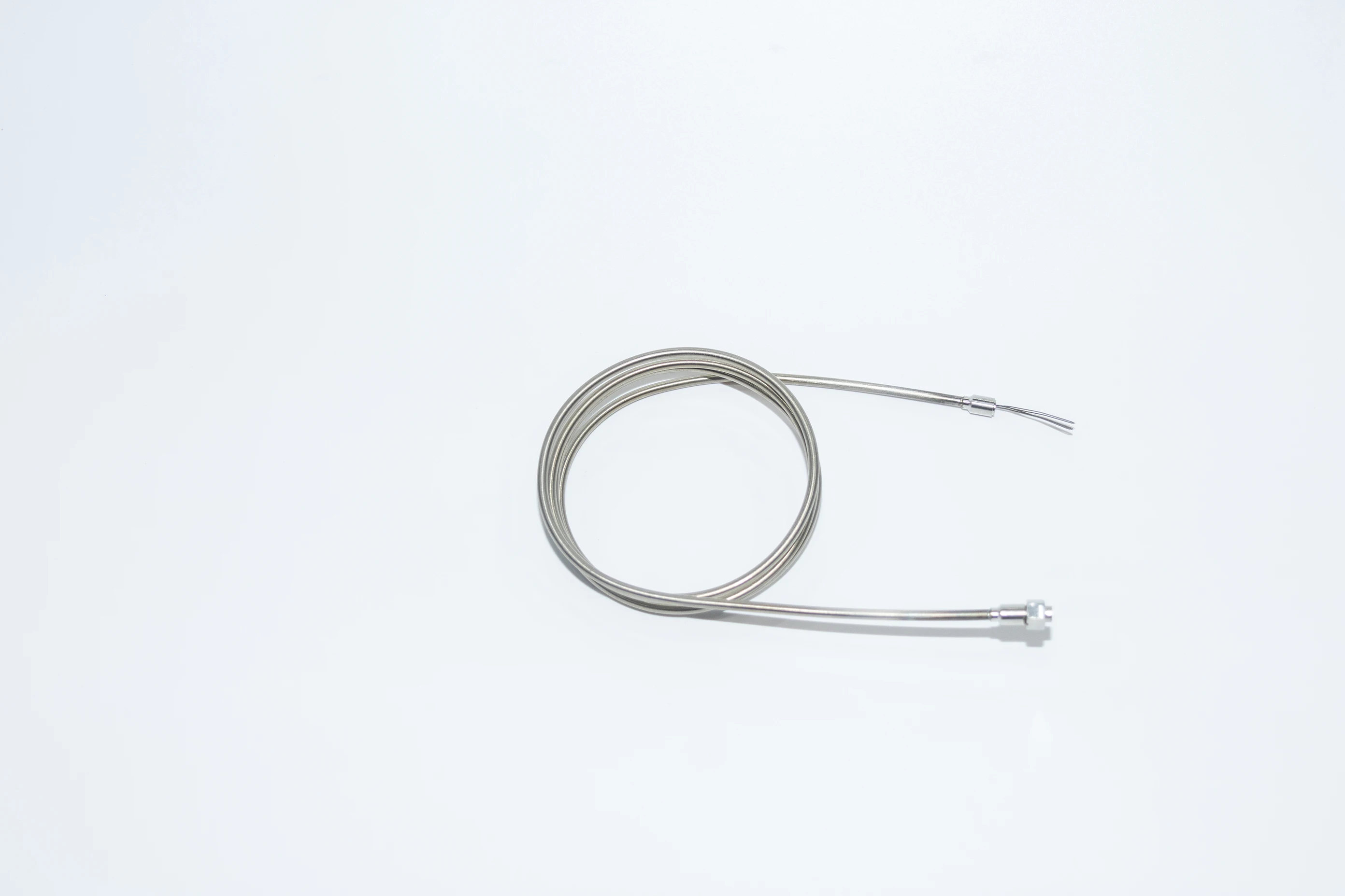 Cabo de liga à base de níquel