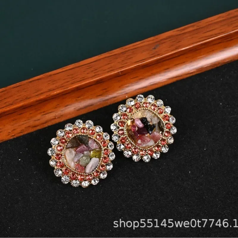 Retro light luxury niche Year of the Snake stud earrings autumn and winter versatile earrings French court style zircon