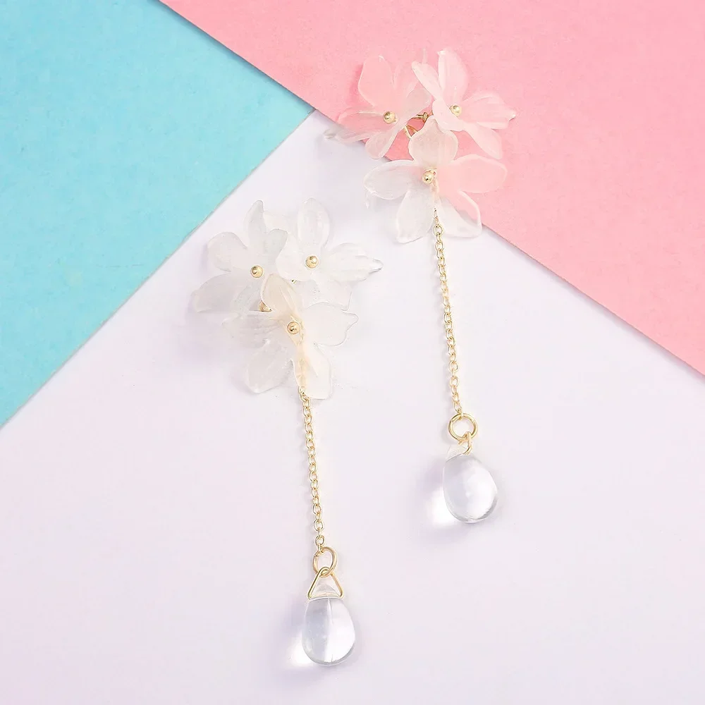 Translucent White Flower Hanging Earrings for Women Rhinestone Ball Middle Petals Sweet Korean New Beach Vacation Ear Decoration