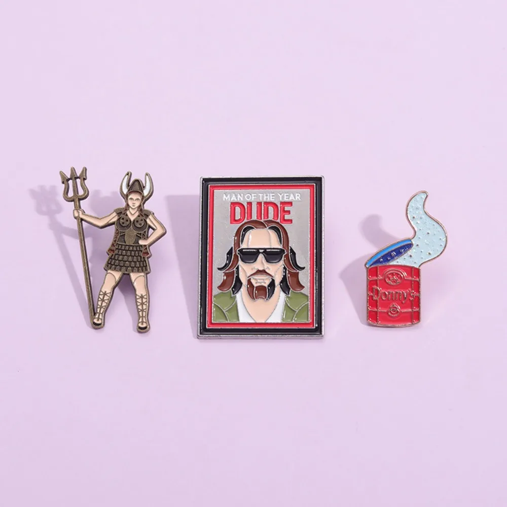 الكوميديا الجريمة الفيلم بروش المينا دبابيس مخصصة Lebowski فيلم شخصية دور بروش ظهره شارة التلبيب مجوهرات بسيطة هدية