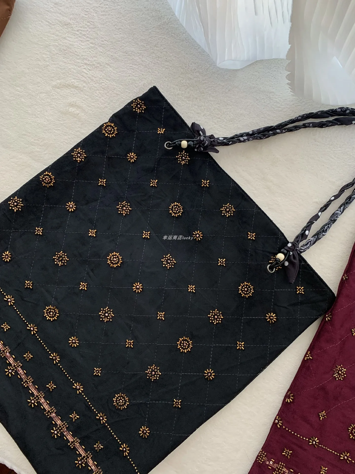 Retro Suede Suede Suede Diamond Grid Pattern Car Stitching Metal Rivet Decoration Large Capacity Single Shoulder Women Bag Trend