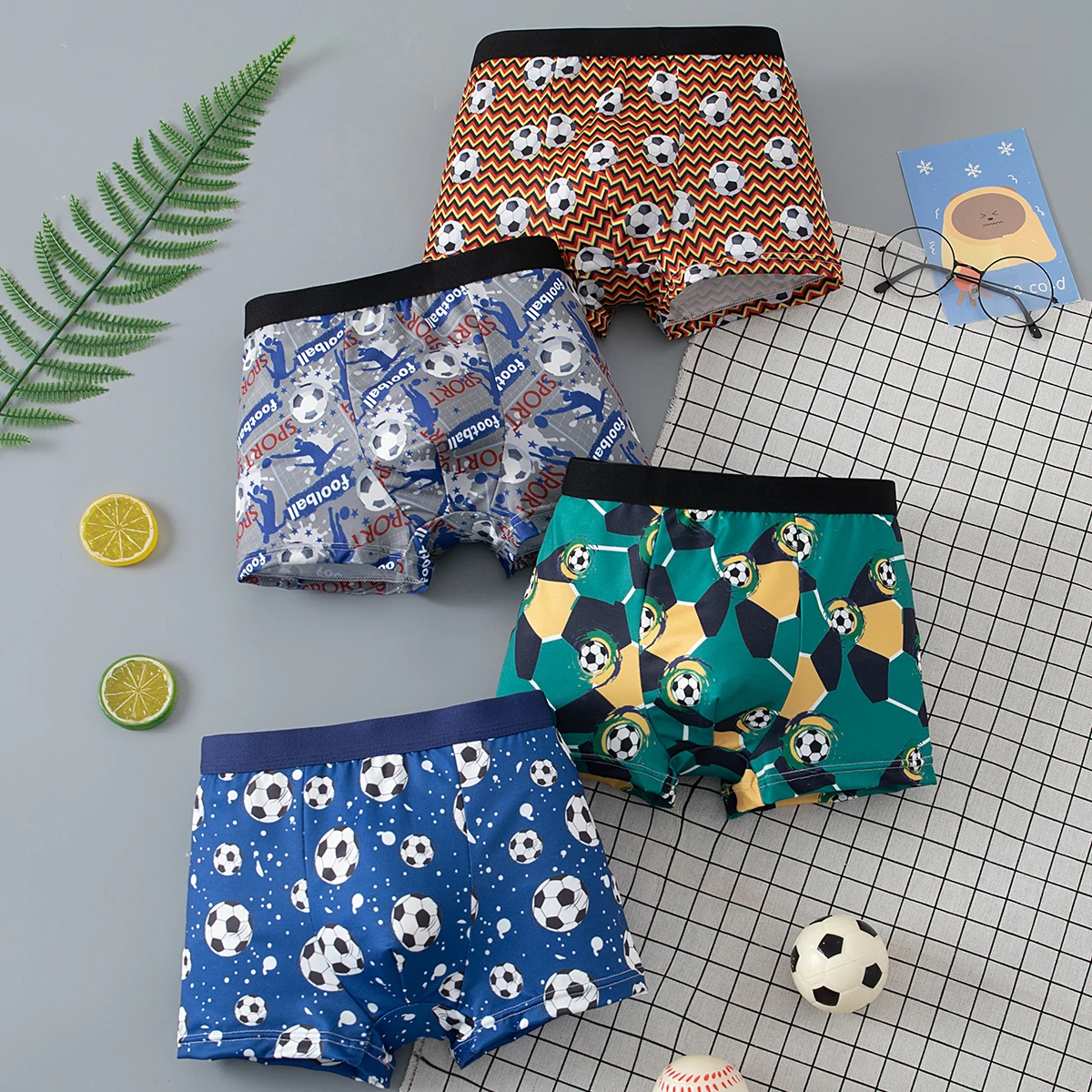 8/4-teiliges Set niedlicher Fußball-bedruckter Unterwäsche für Kinder, weiche und bequeme Boxershorts für Jungen, lässige Basic-Shorts für Zuhause – Detail 5