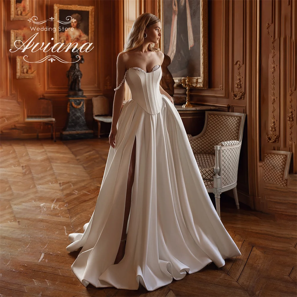 Suknia ślubna Aviana z perłami na zamówienie, linia A, wysokie rozcięcie, odkryte ramiona, dekolt w serce, sznurowana, tren sweep, długość do podłogi, księżniczka
