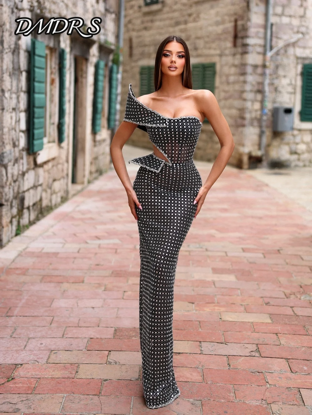 Luxuriöses Abendkleid mit One-Shoulder-Ärmeln, formelles Kristall-Partykleid, elegantes, bodenlanges Partykleid mit Perlen