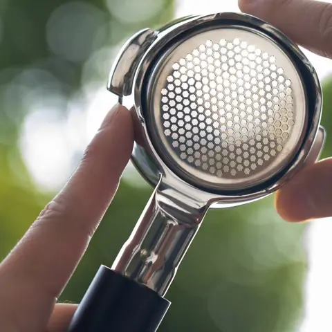 IKAPE Openwork Bottomless Portafilter, Handle made of stainless steel and walnut with High Extraction Precision Basket, Silver