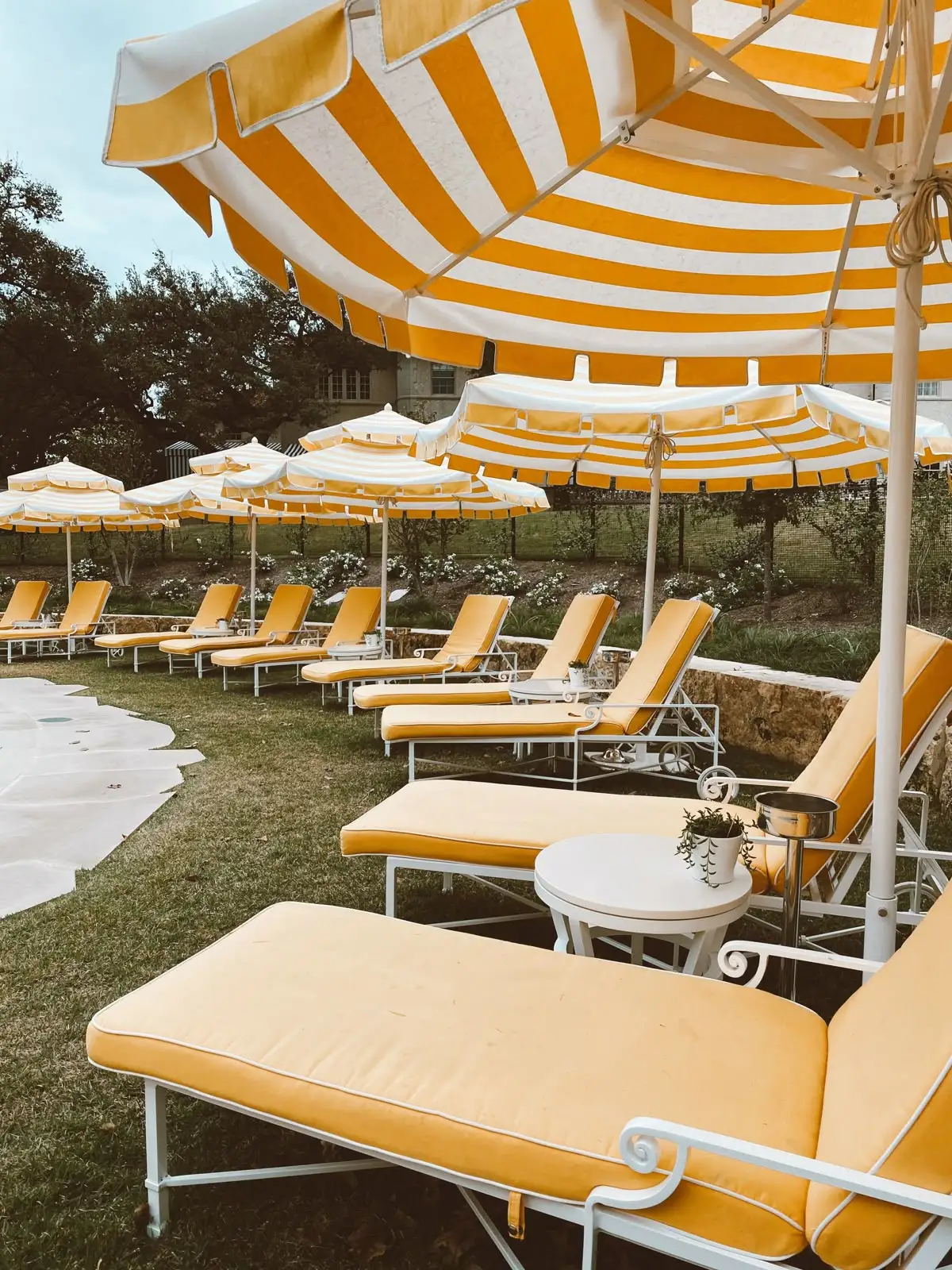 ※a Lighting Low Price High Quality Steel Frame Big Size Restaurant Poolside Club Resort Beach Sun Garden Patio Outdoor Umbrella