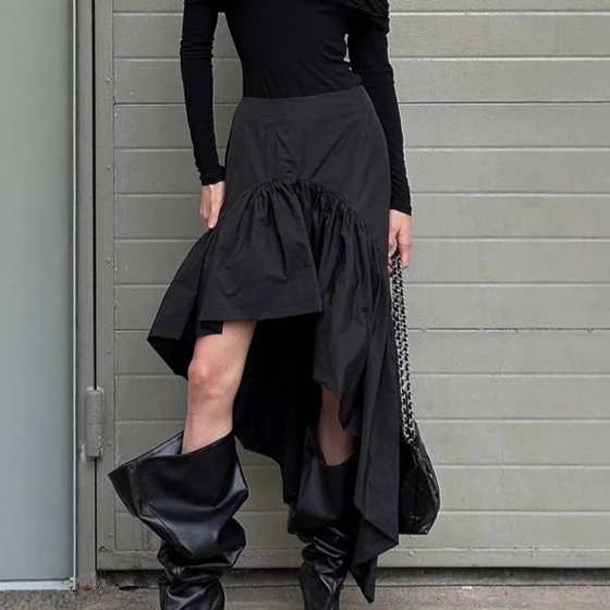 

Женская асимметричная юбка А-силуэта с высокой талией и рюшами, черная, для повседневной носки, весна 2026, дизайнерская модель