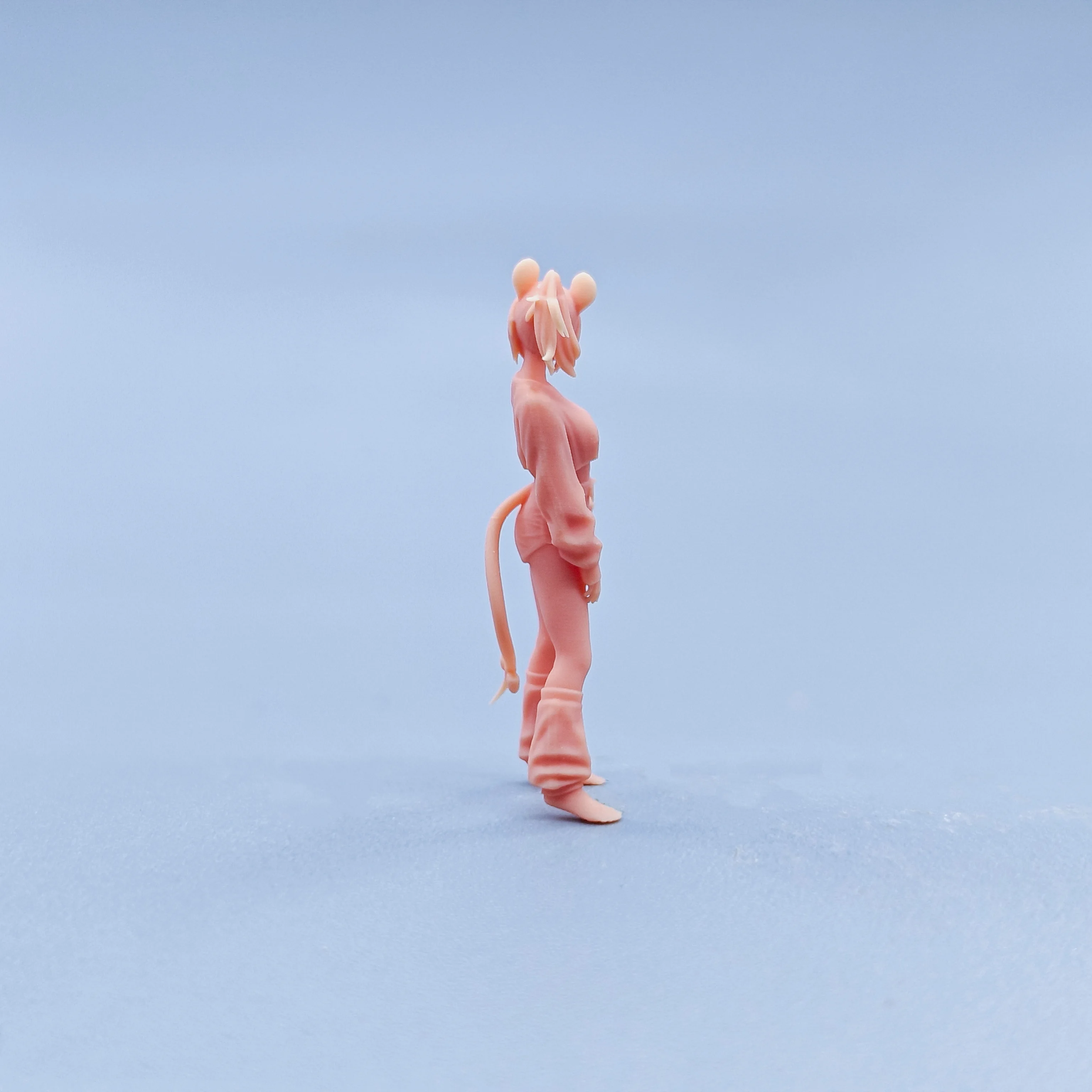 1/64 1/43 Figurine Modello in Scala Resina Mouse Orecchie Ragazza Miniature Non Colorate Diorama Dipinto a Mano D633