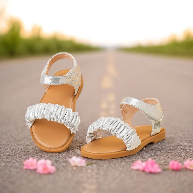 

Children's Summer Sandals Primary School Soft Soled Sandals Comfortable Non-slip Beach Shoes Girls Silver Flat Sandals