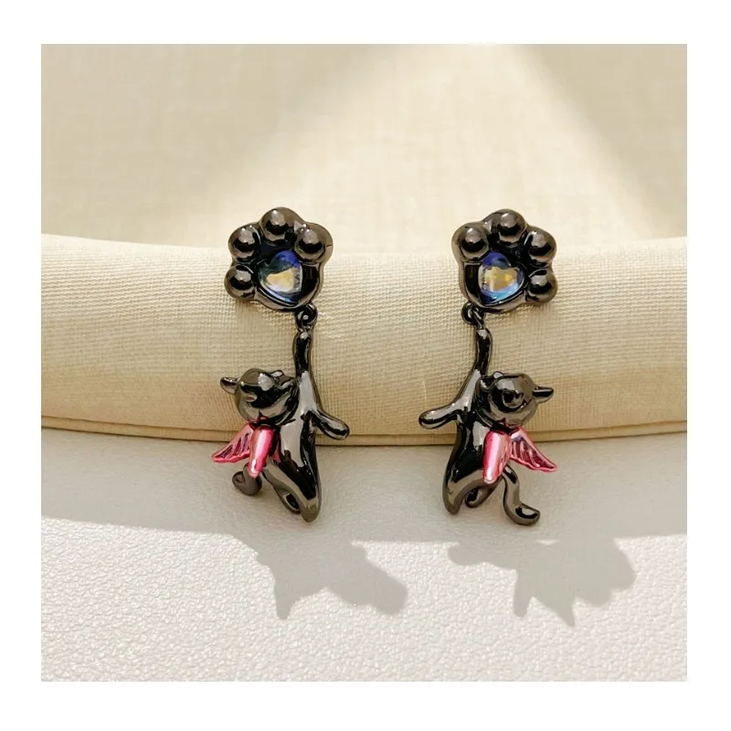 

Light Luxury Premium Cold Wind Demon Cat Earrings Gothic Dark Wind Cat Claw Pendant Earrings