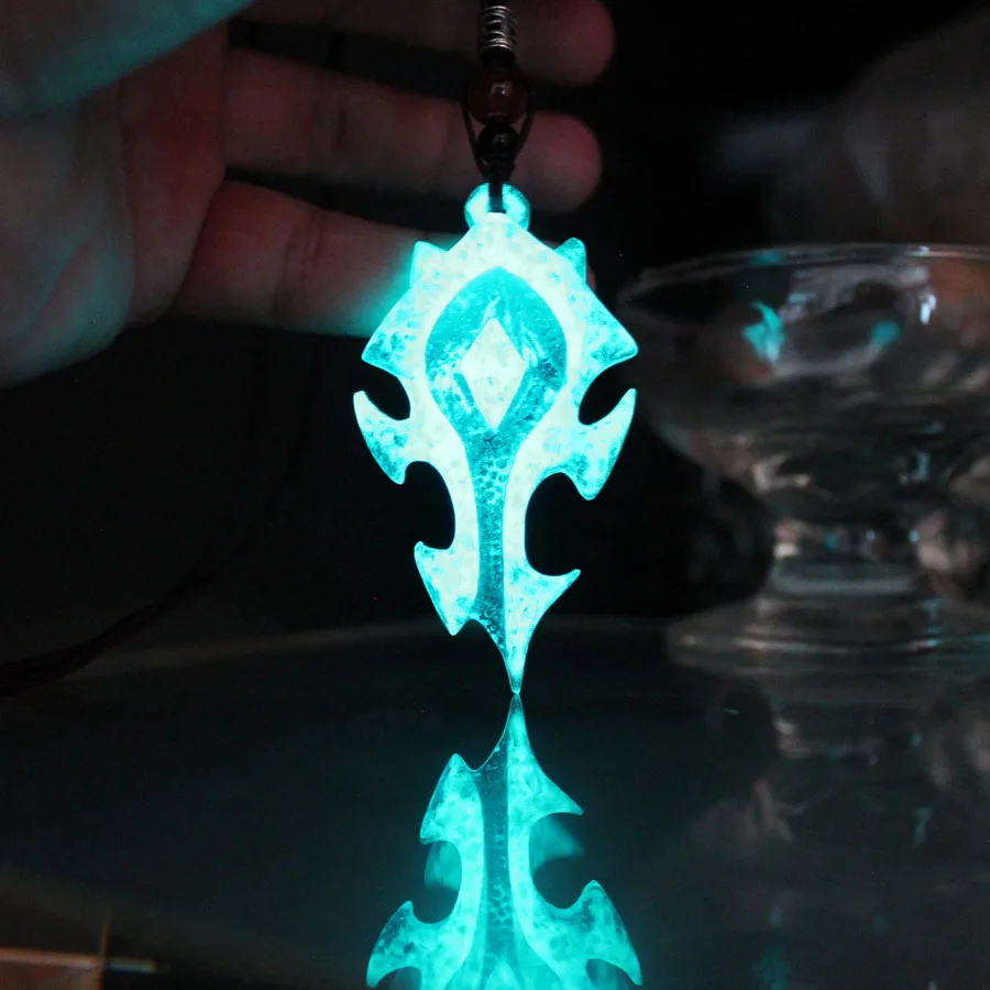 World of Warcraft WOW Necklace Alliance Horde GLOW in the DARK Pendants boys Gift