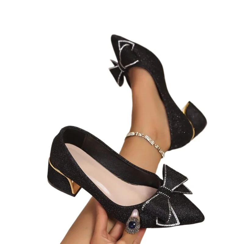 Französischer Stil Blockabsatz Spitze Damenschuhe Mittlerer Absatz Große Größen Herbstsaison Schlichtes Design Einfarbig Gummisohle