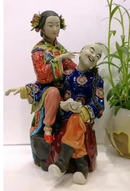 Husband and wife to dig the ears of classical figures Shiwan doll porcelain style living room porch decoration Lin Weidong works