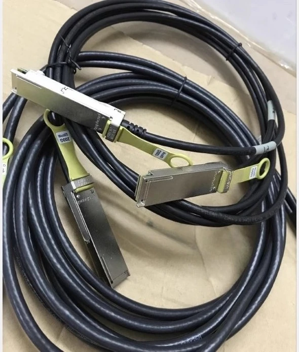 

QSFP56 ДО 2XQSFP-200G-100G-CU1M/CU2M/CU3M для высокоскоростного кабеля Huawei, одна точка, два