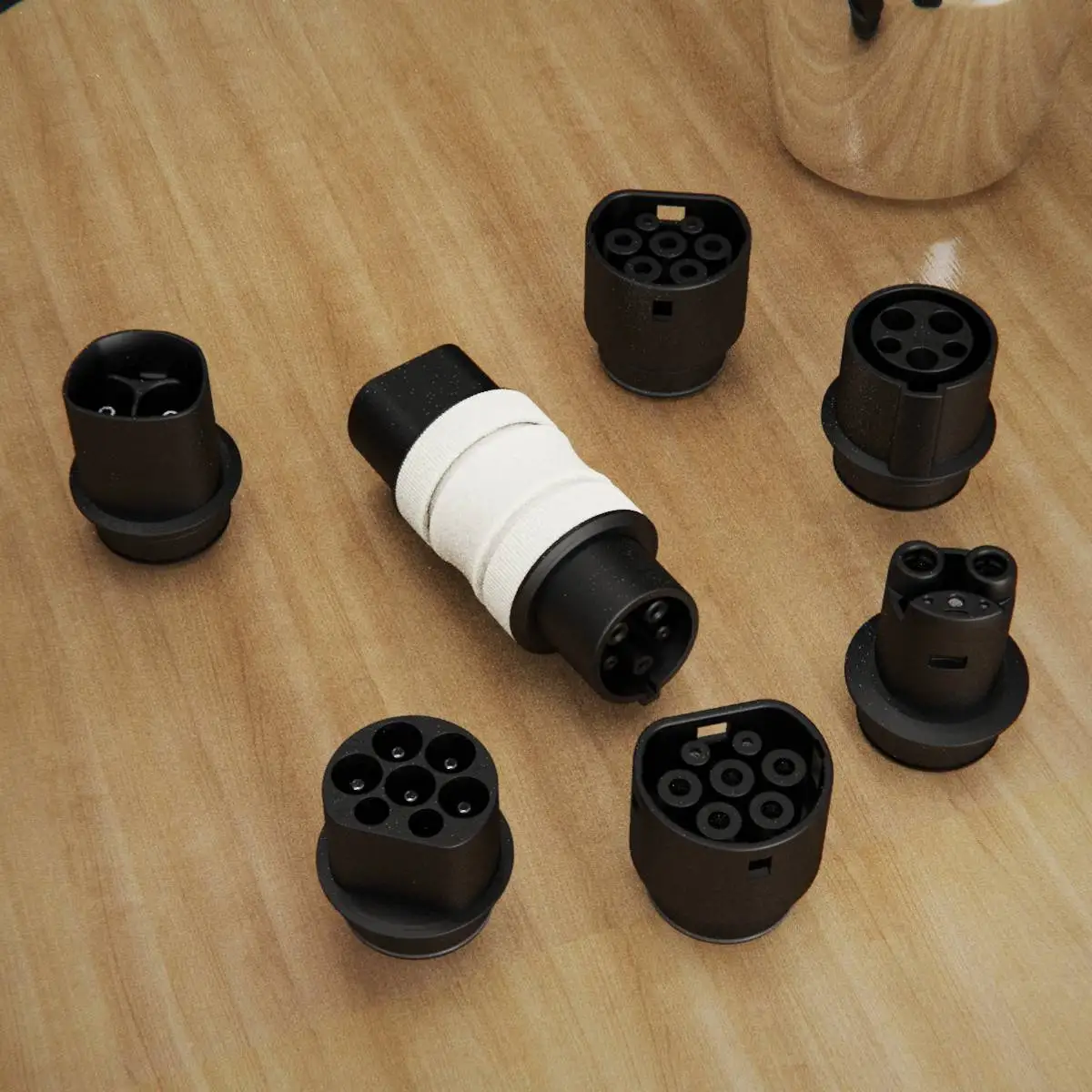 

Adapter Compatible With 4 AC Charging Standards EVOLADO 1 kit 12 Variants EV Charge Type 1J1772 Type2 Tesla GBT