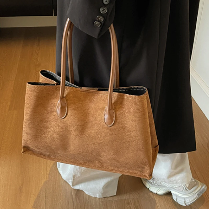 

2025 Новая замшевая женская сумка, модная матовая сумка на плечо, большая вместительная сумка подмышками, большая сумка