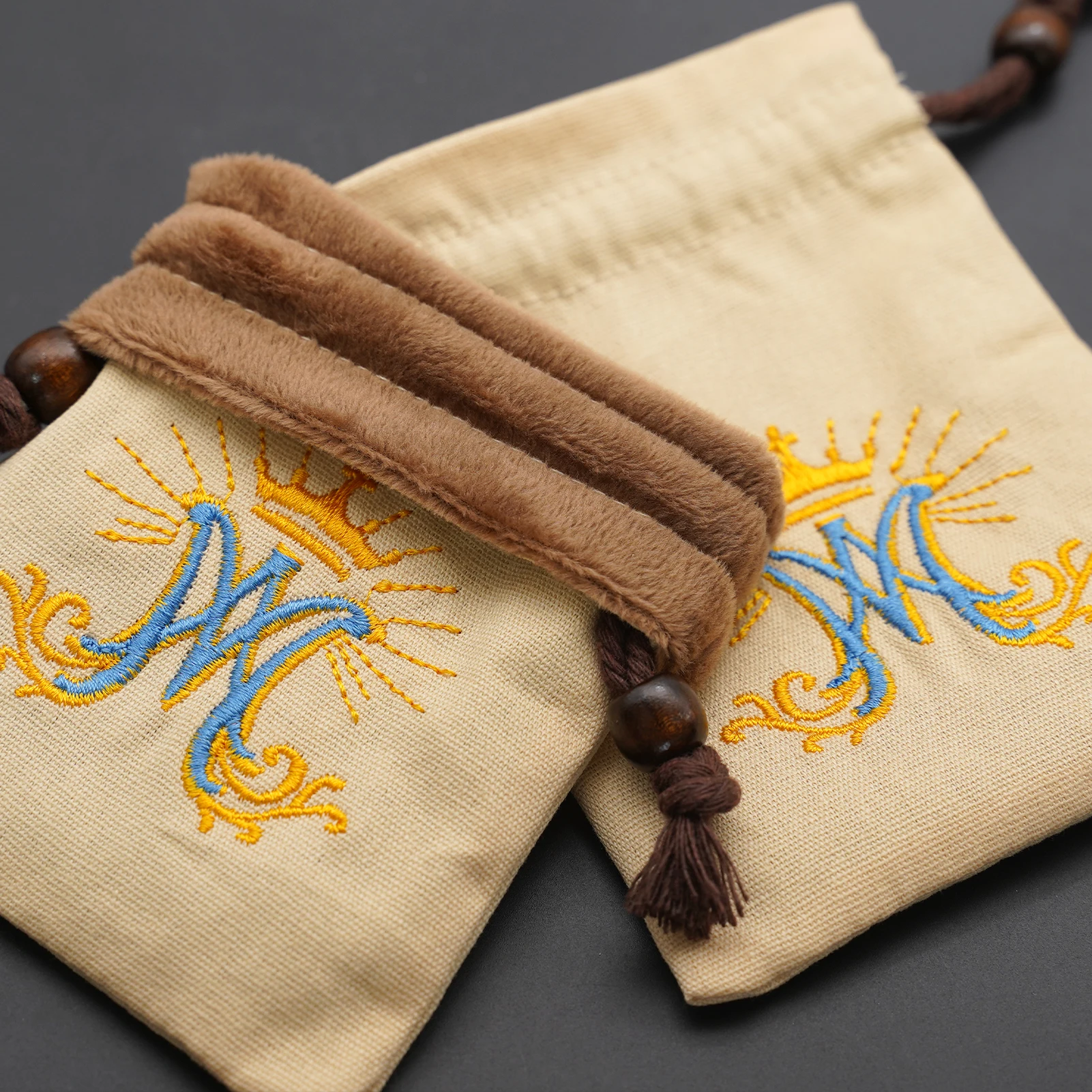 Bolsa de Cordão para Rosário com Símbolo Mariano Bordado Ave Maria, Bege, 3.94 x 5.24 Polegadas