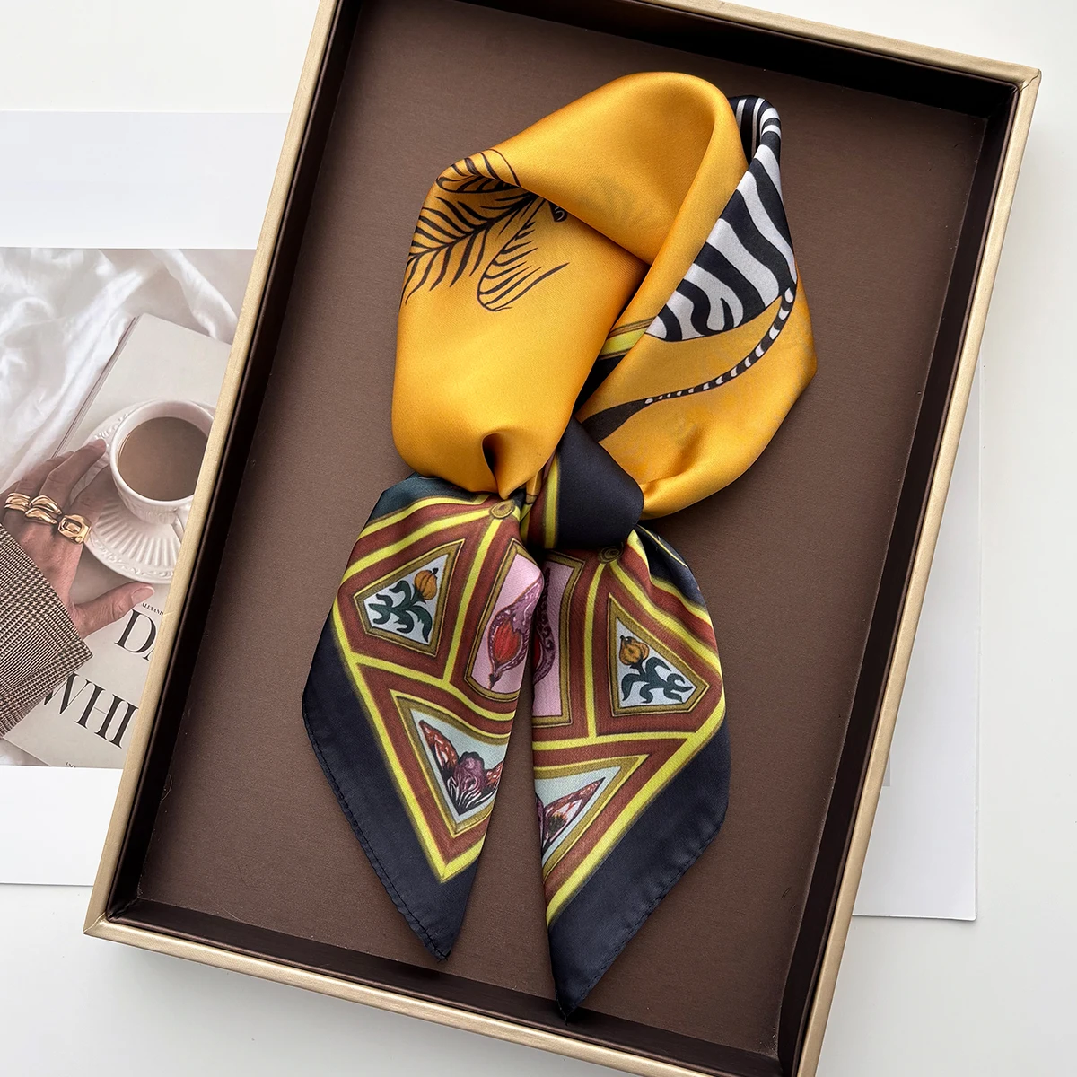 

Женский шелковый платок из имитации атласа, квадратный, с роскошным принтом, повязка для волос, фулярд, бандана, декоративный платок на шею, повязка на голову