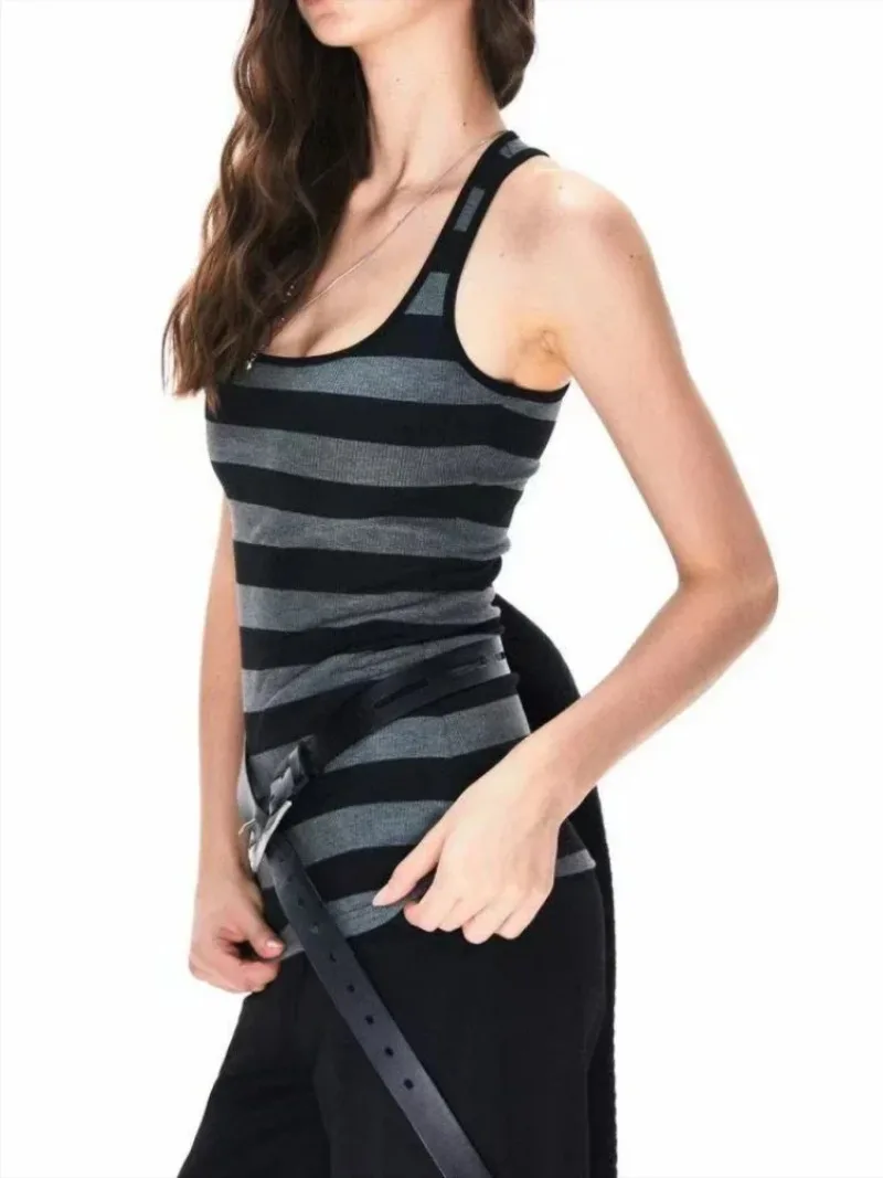 Ostro słodki, seksowny, prążkowany top na ramiączkach, damski, do noszenia jako bielizna lub na co dzień, nowa kolekcja lato 2025, modny, dopasowany, bez rękawów, bazowy top.