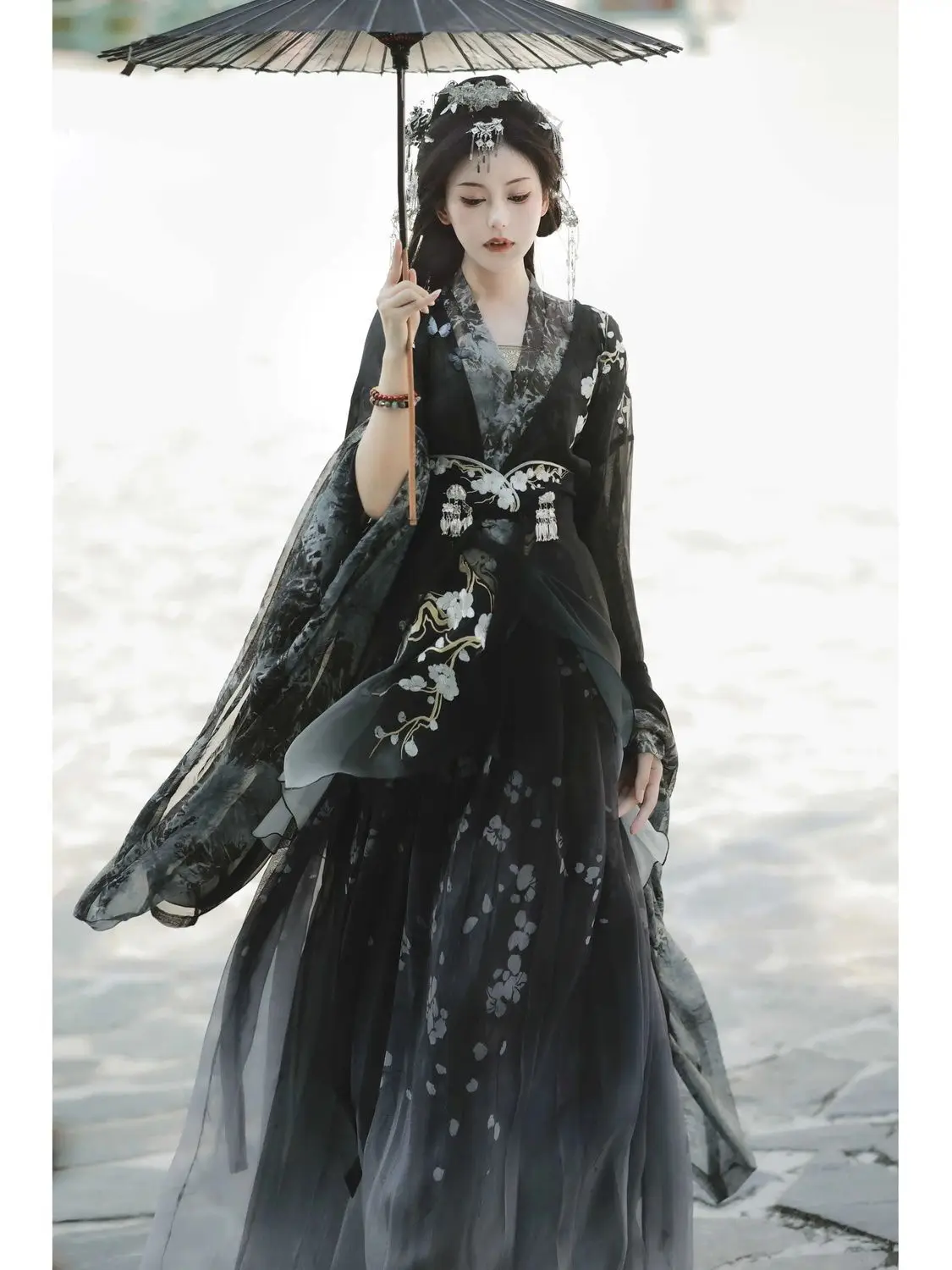 

Chinese traditional Hanfu Southern and Northern Dynasties martial arts style lady embroidery plum blossom handsome hanfu suit