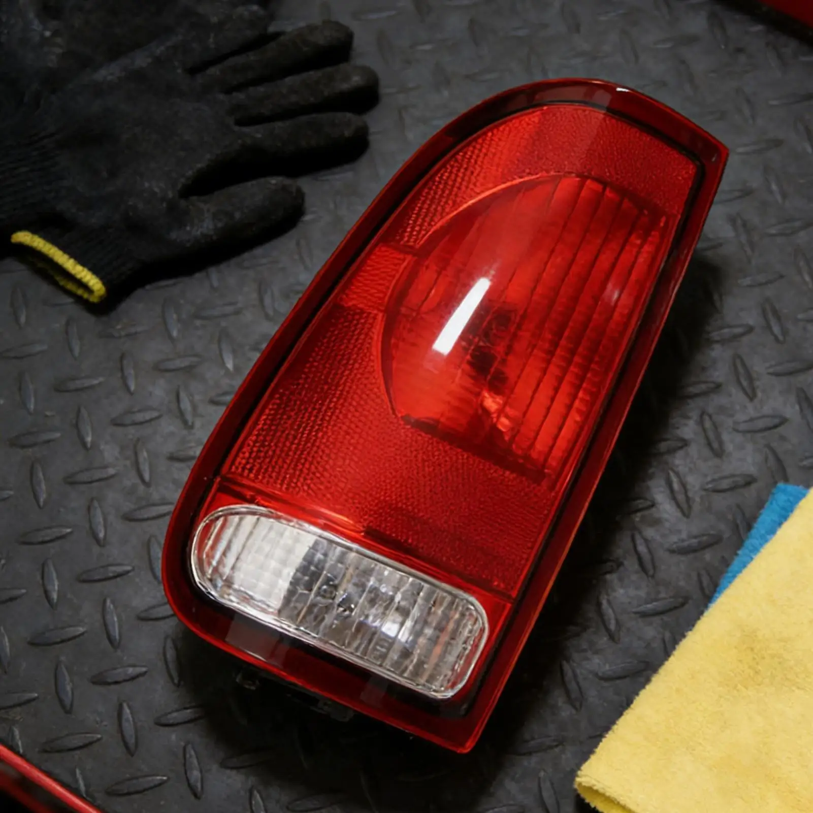 

Для грузовиков Ford F-150 1997-2003, Super Duty 1999-2007: задний фонарь в сборе без лампочек, всепогодный, высокая яркость, для ночной езды