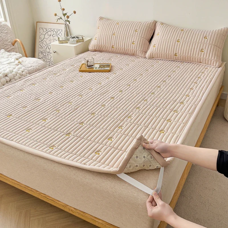 Spring Autumn Comfortable Durable Mattress Toppers Soft Breathable Soybean Fiber Filling Bed Pads Keep Warm Quilted Mattress Pad