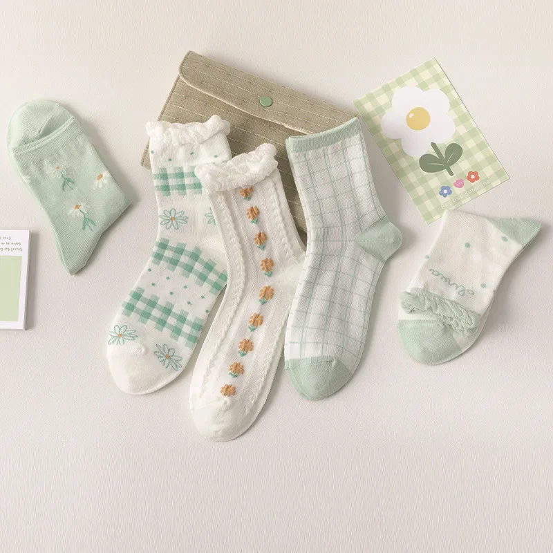 

2024 spring and summer new socks women green lace bubble female socks small floral twisted tube student socks