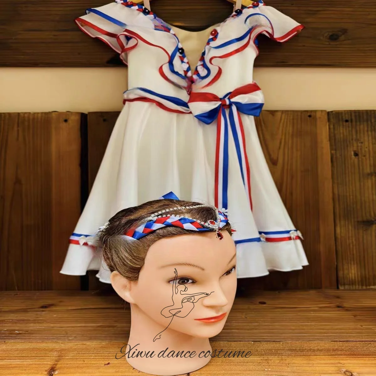 졸업 댄스 변형 발레 스커트, 흰색 파란색 다이아몬드가 박힌 리본과 모자, 빅 스윙 롱 스커트, 대회 스커트