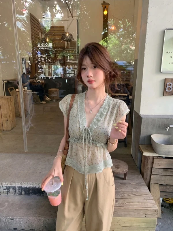 

French Style Polka Dot Lace Trim Chiffon Top Women's Summer 2026 V-Neck Sleeveless Slim Fit Breathable Short Sleeve Shirt
