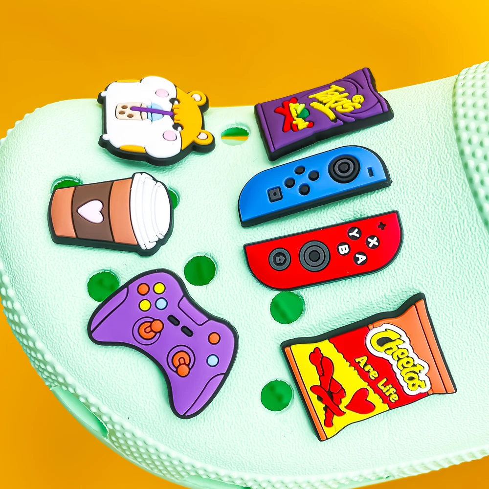 1 stücke Gamepad Snacks Schuh Charms Takis Chettos Schuh Zubehör Kaffee Boba Tee Clog Pins Spiel Controller Schuh Dekorationen