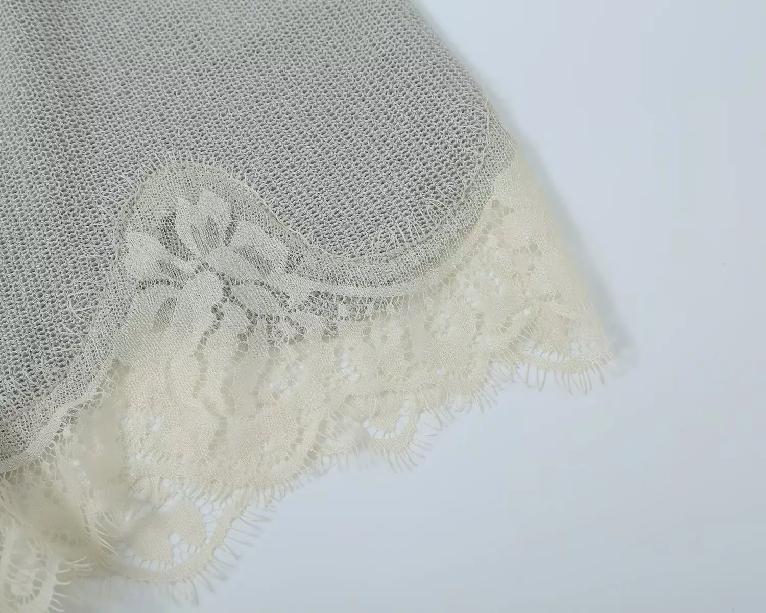 TFMLN Damenmode Spitzen-Strick-Set mit Rundhalsausschnitt, ausgestellten Ärmeln, lockerem Oberteil + Mini-Shorts, schicke Herbstkleidung für Urlaub und Party. – Detail 14