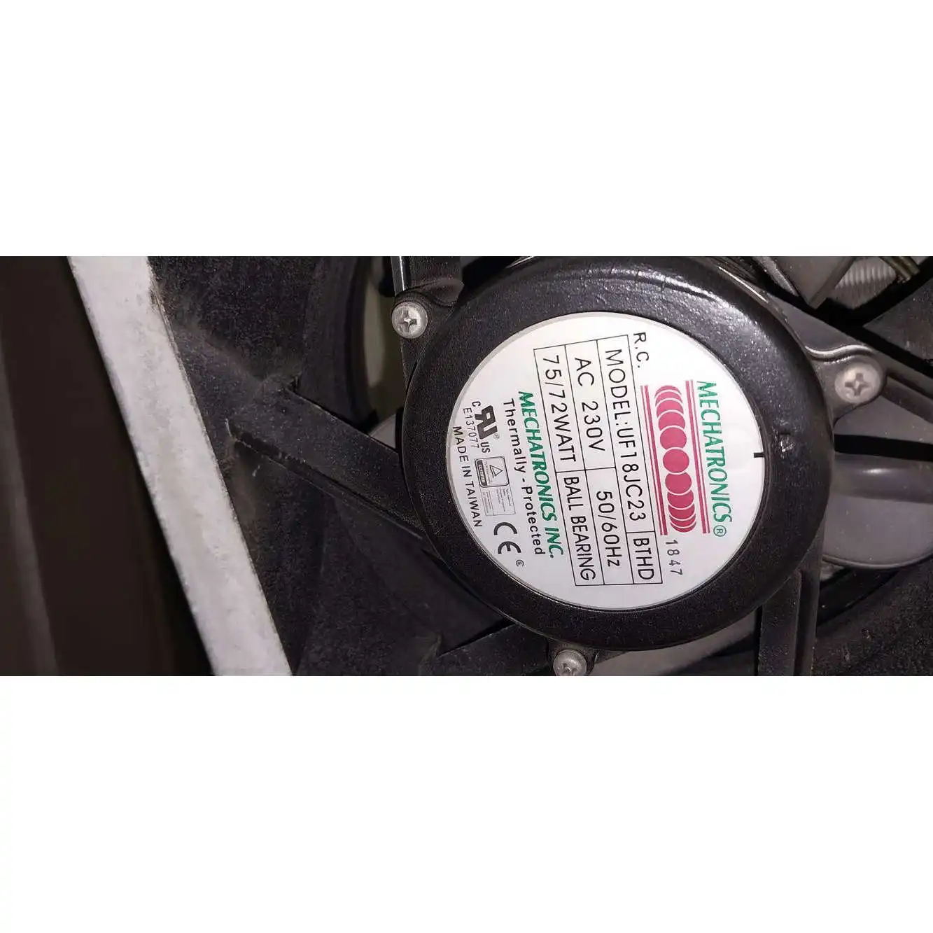 

UF18JC12 BTHD AC115V 78/72W WT18089115BH UF18JC23 BTHD ВЕНТИЛЯТОР 100% новый и оригинальный