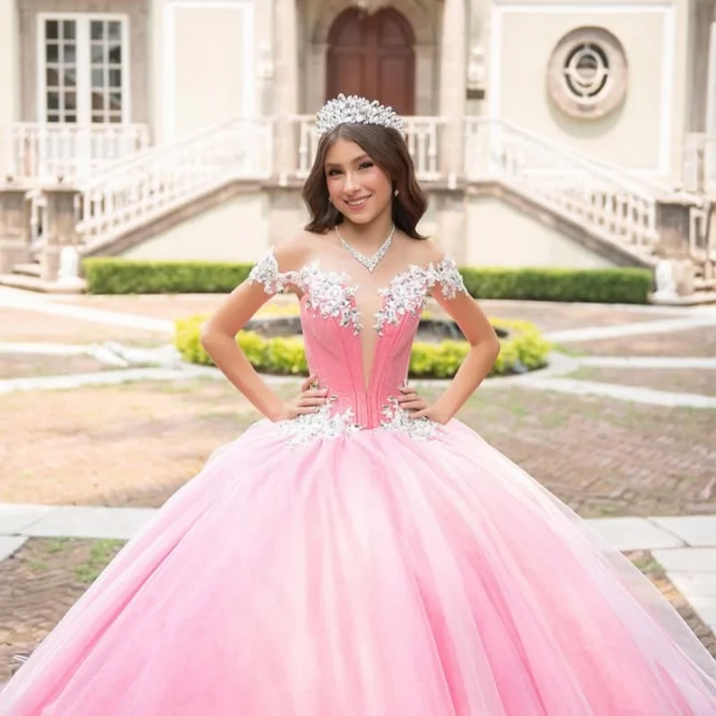 

Розовое платье Quinceanera с открытыми плечами, блестящая наклейка с кристаллами и цветком, тюлевые платья de 15, Quinceanera ﻿ Индивидуальный