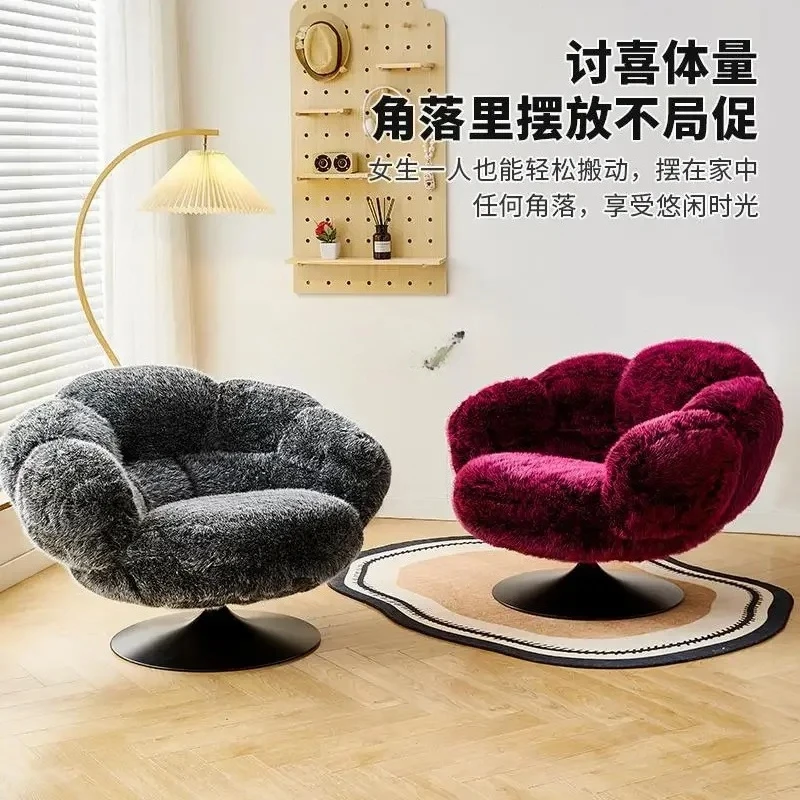 A Nordic designer creative single sofa chair living room hotel bear paw sofa beauty salon leisure swivel chair