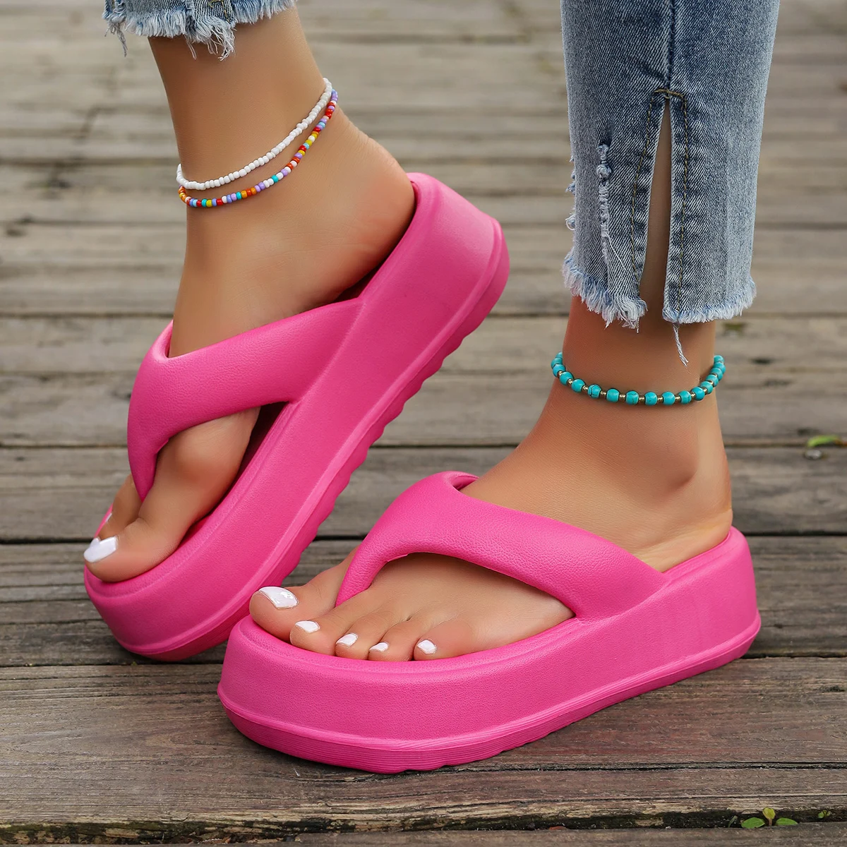 

2026 Women Flat Slippers Flip Flops Lightweight Comfortable Shoes Breathable Holiday Style Beach Slippers Summer Slides Women